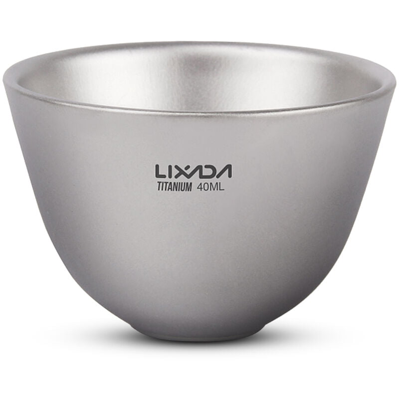 El Una taza de doble pared de titanio